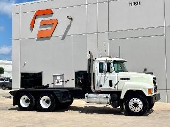 Mack CH 613
