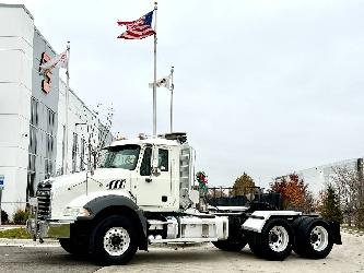 Mack GU813