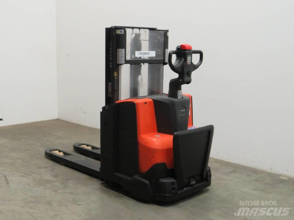 BT SWE 200 D 手推堆垛车