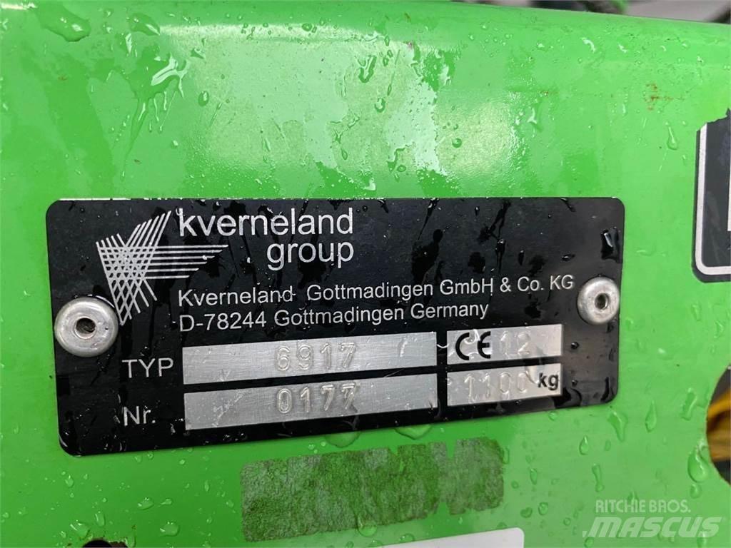 Deutz-Fahr 6917 犁耙和摊草机
