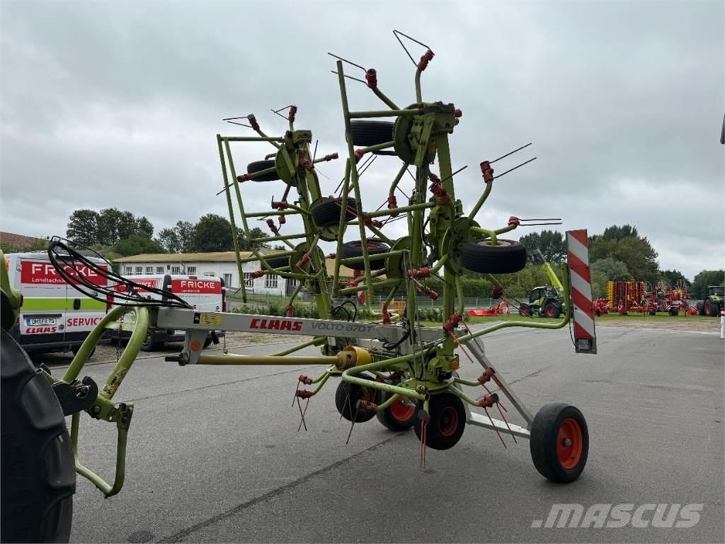 CLAAS Volto 870 T 犁耙和摊草机