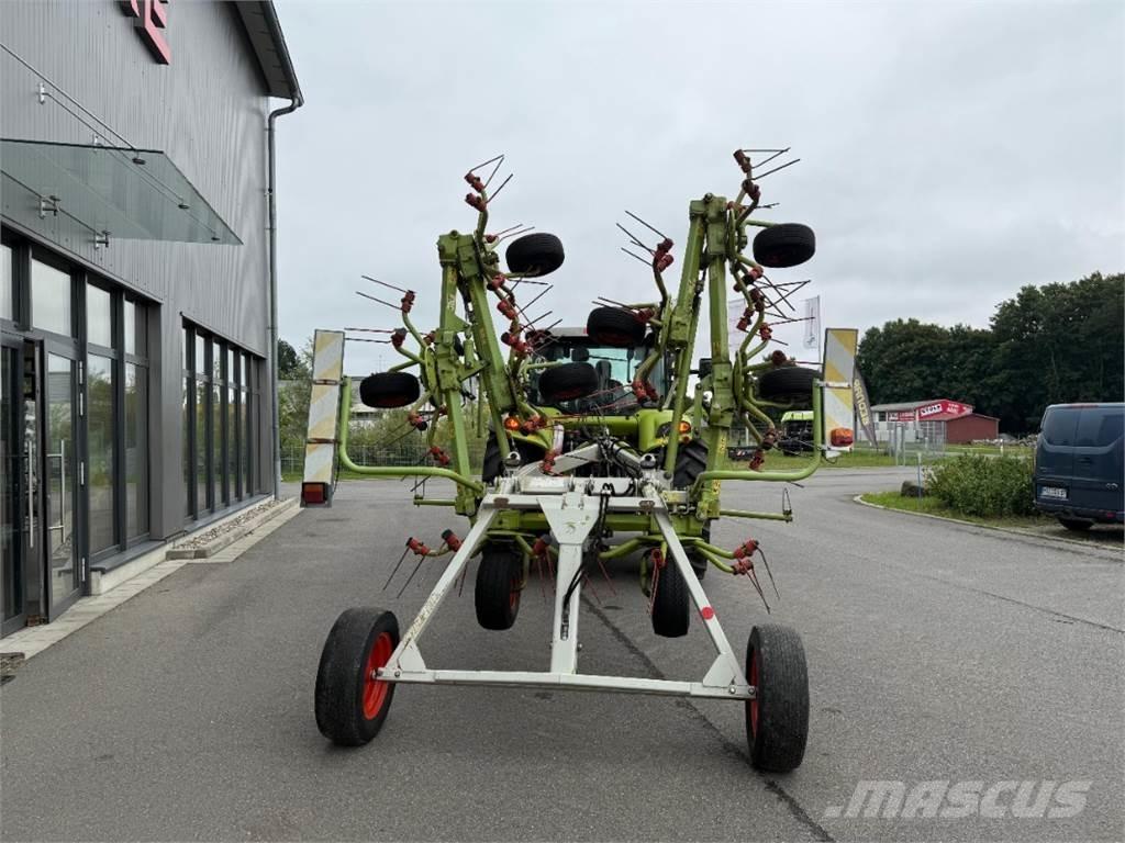 CLAAS Volto 870 T 犁耙和摊草机