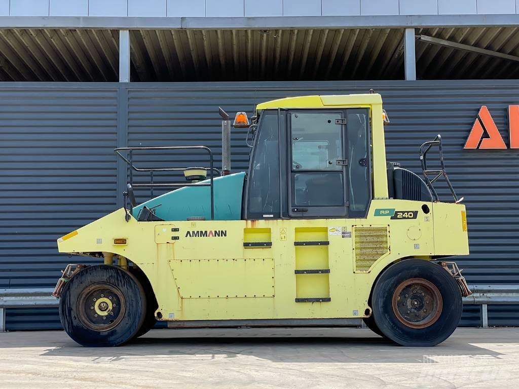 Ammann AP 240 胶轮压路机
