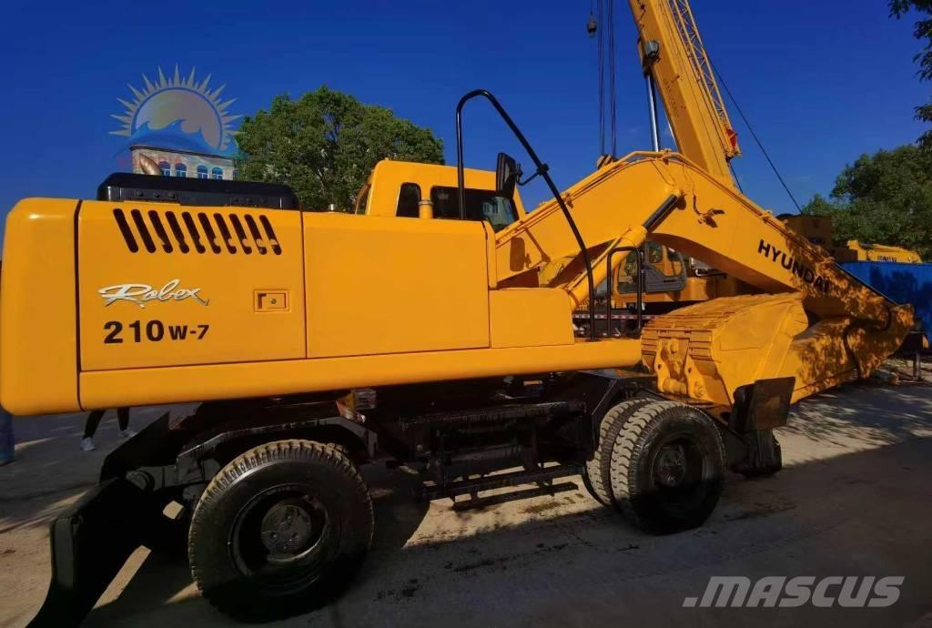 Hyundai R210W-7 轮式挖掘机