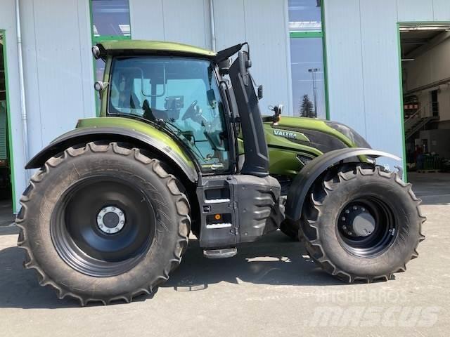 Valtra T 235 Versu 拖拉机/农用车