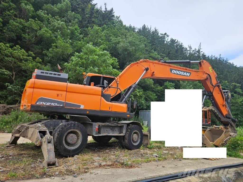 Doosan DX 210 W 轮式挖掘机