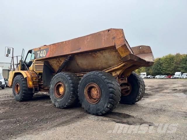 CAT 740 铰接式自卸车
