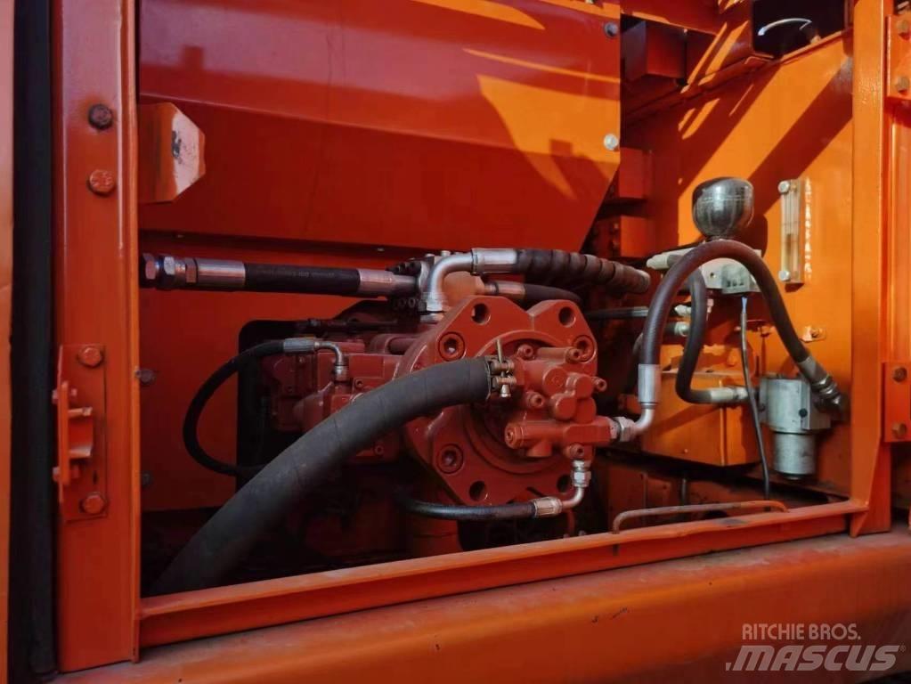 Doosan DH 220 履带挖掘机