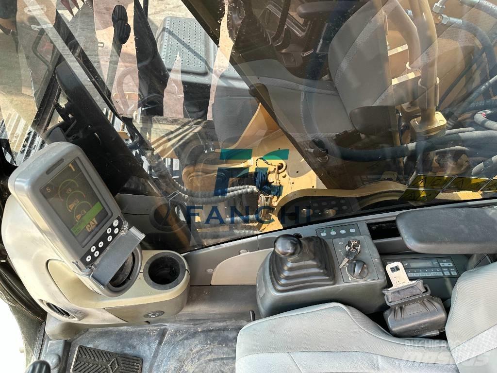 CAT 313 中型挖掘机
