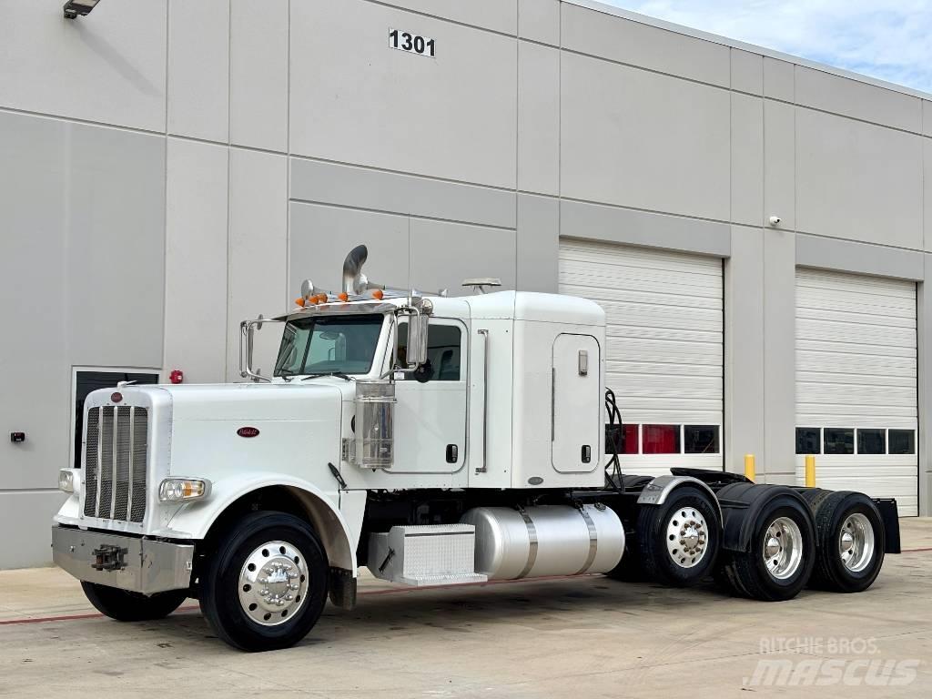 Peterbilt 388 牵引车