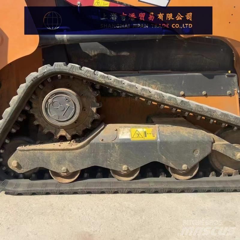 CASE TR 270 滑移装载机