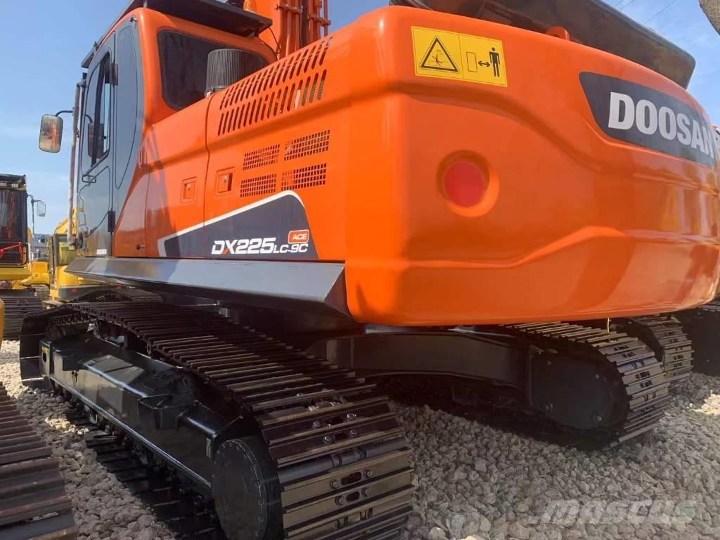 Doosan DX 225 履带挖掘机