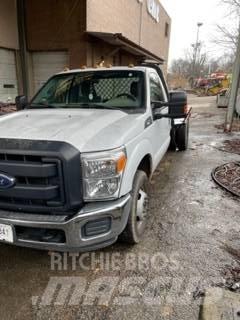 Ford F 350 平板栏板货车
