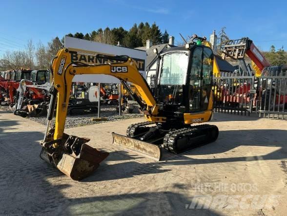 JCB 8026 CTS 小型挖掘机