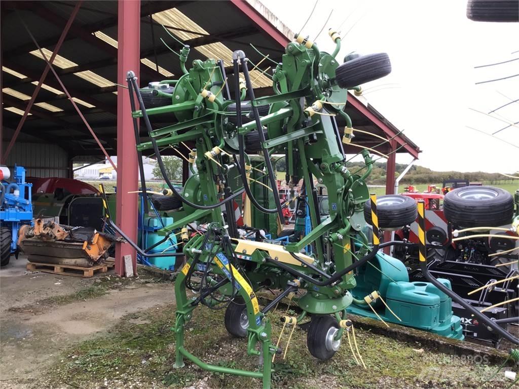 Krone Vendro 820 犁耙和摊草机