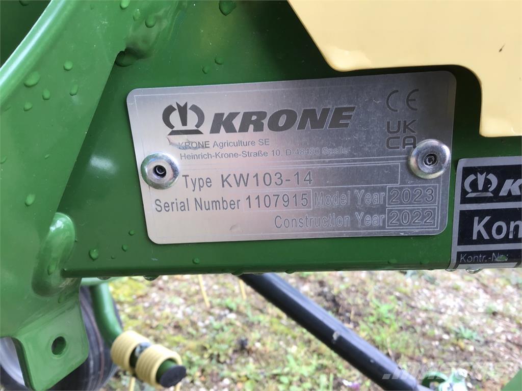 Krone Vendro 820 犁耙和摊草机