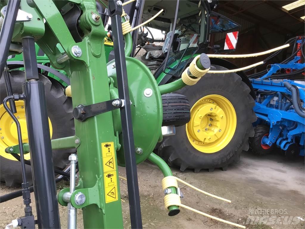 Krone Vendro 820 犁耙和摊草机