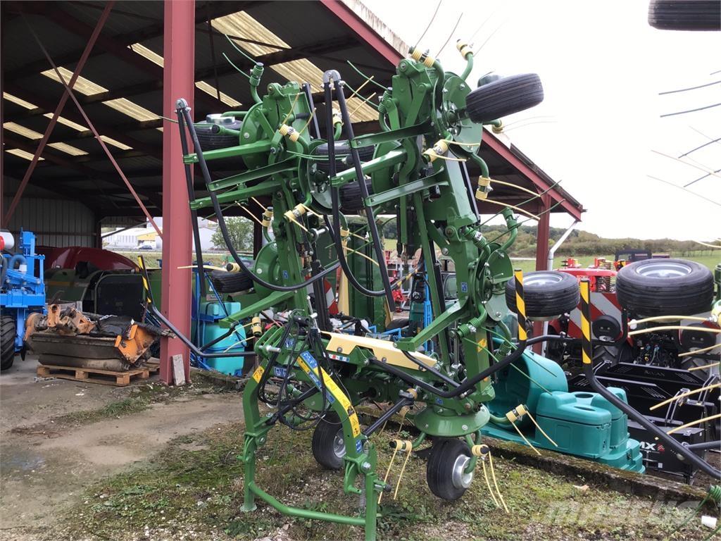 Krone Vendro 820 犁耙和摊草机