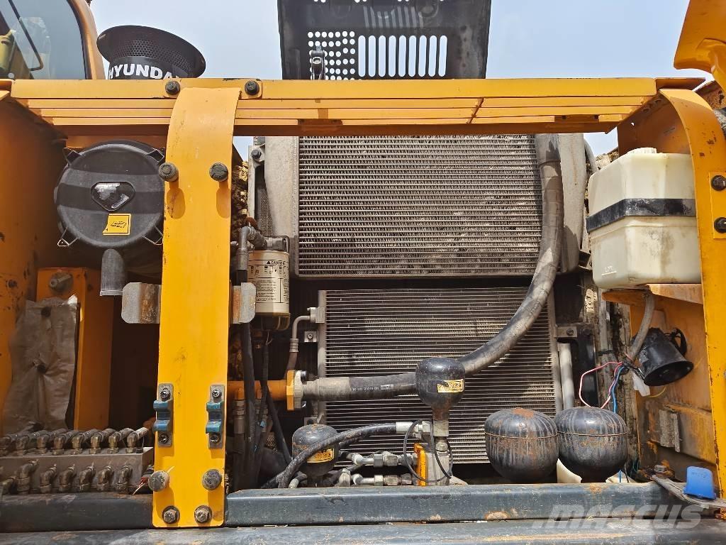 Hyundai R210W-9 轮式挖掘机