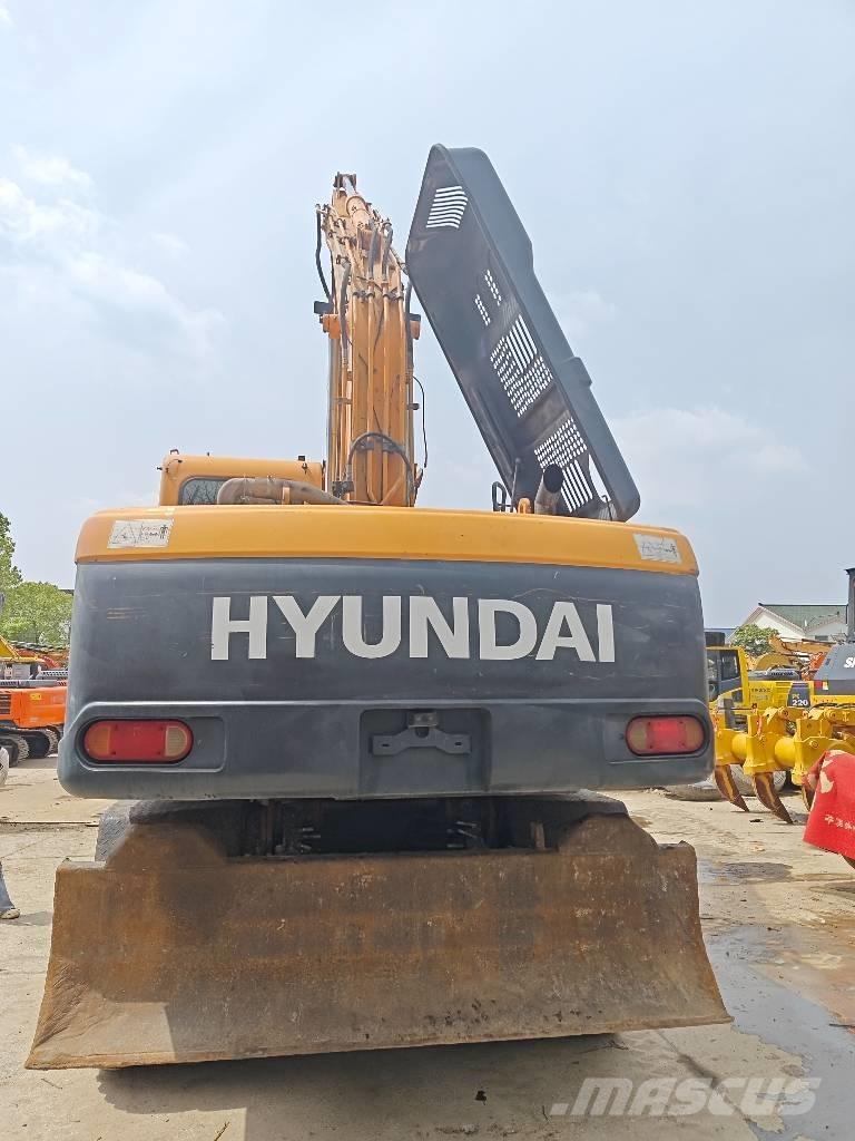Hyundai R210W-9 轮式挖掘机