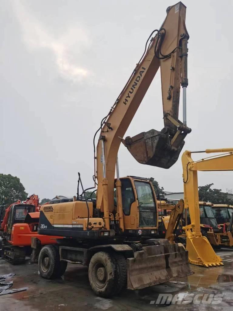 Hyundai R210W-9 轮式挖掘机