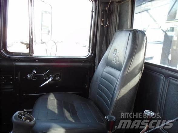 Mack RD600 工程吊钩车