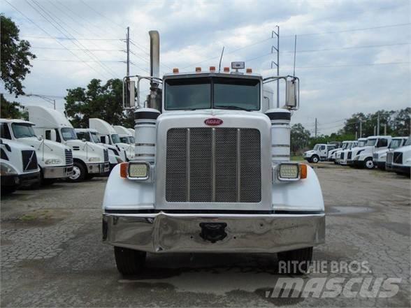 Peterbilt 367 牵引车