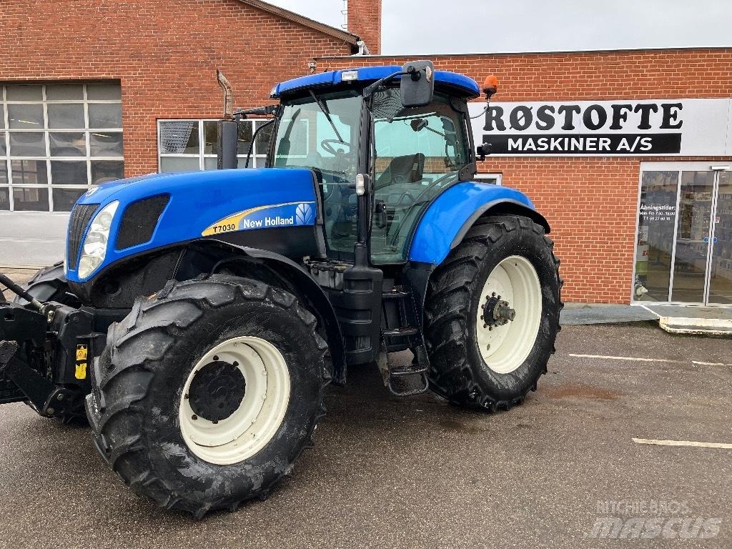 New Holland T 7030 拖拉机/农用车