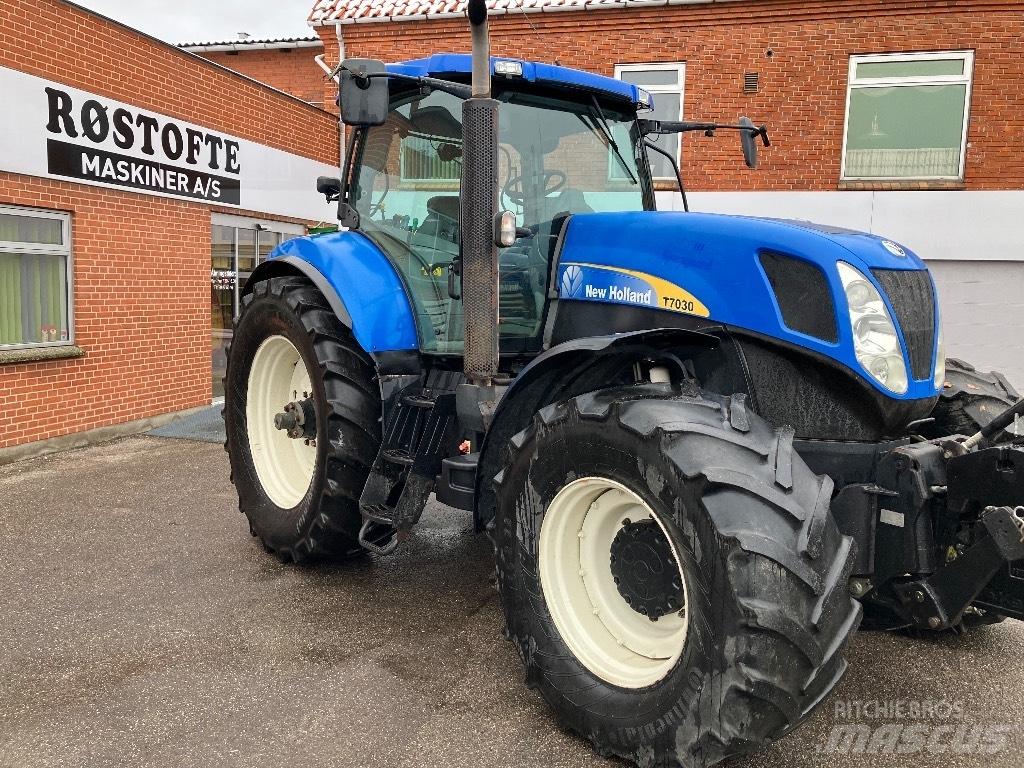 New Holland T 7030 拖拉机/农用车