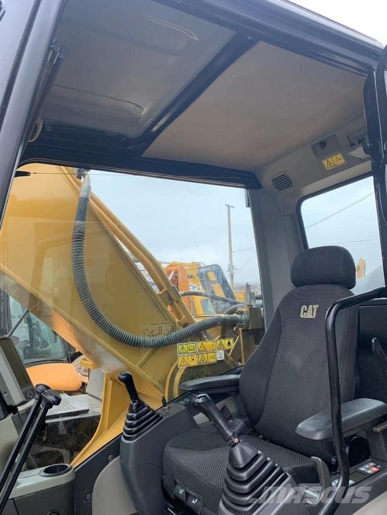 CAT 330 D2L 履带挖掘机