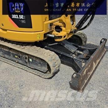 CAT 303.5 小型挖掘机