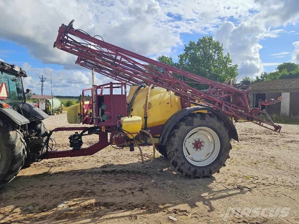 Hardi Commander 2800 牵引式喷雾机
