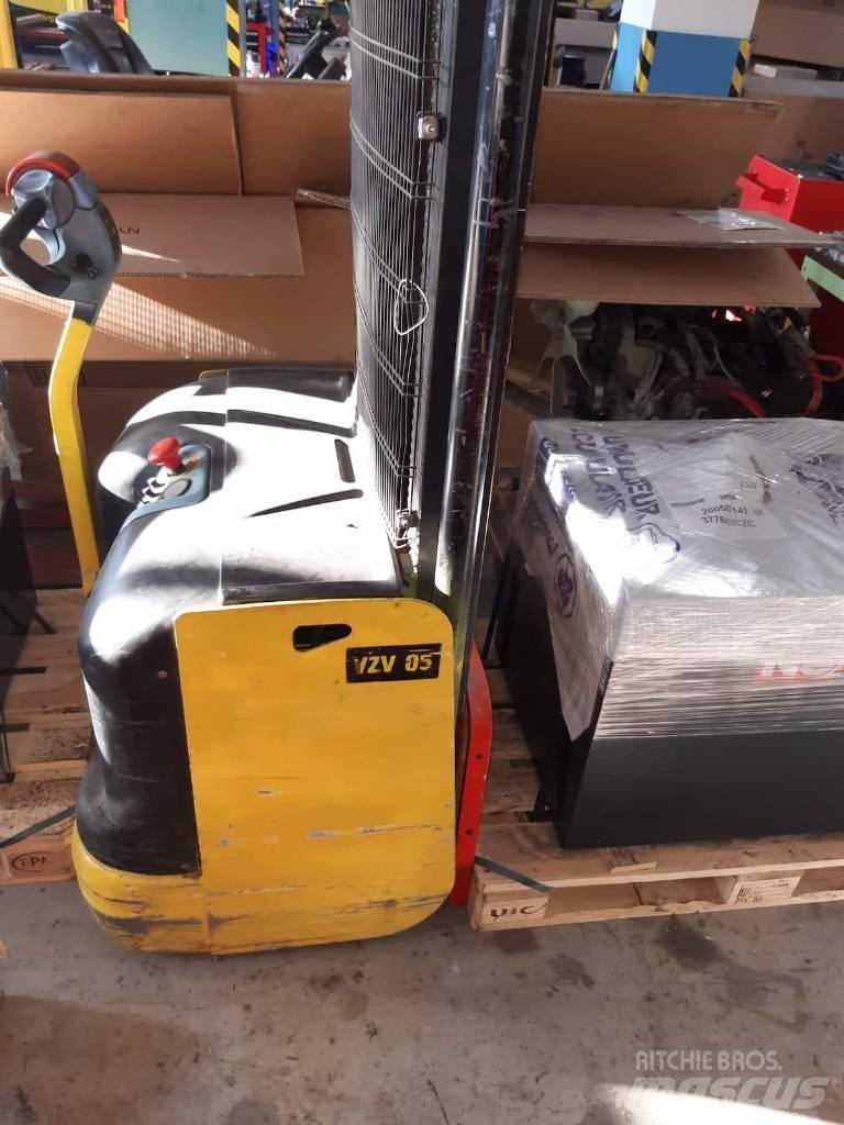 Hyster S 1.2 手推堆垛车