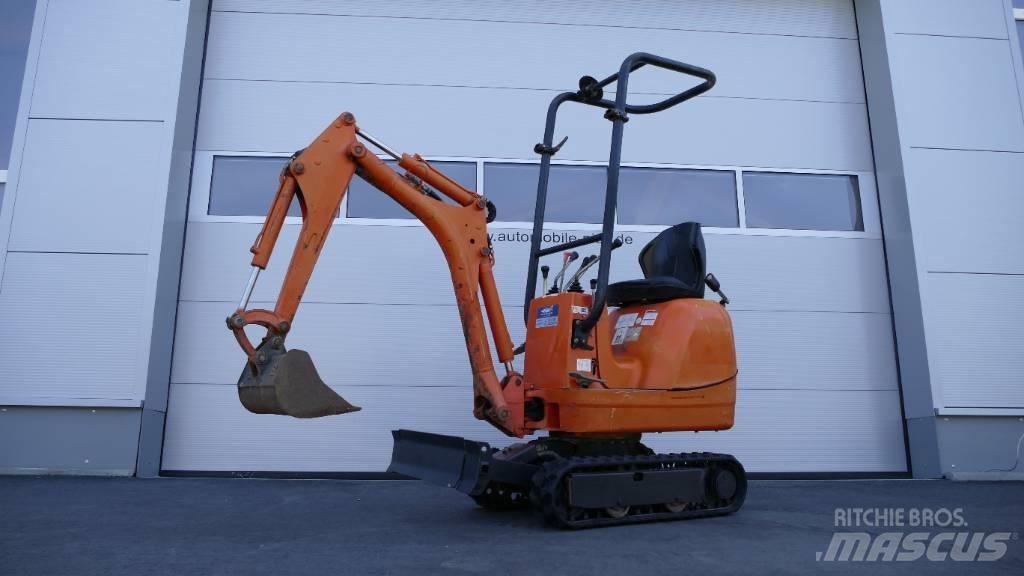 JCB 8008 CTS 小型挖掘机