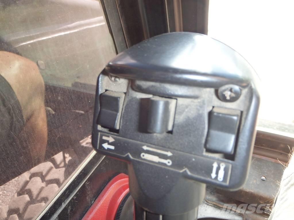 Bobcat S 300 滑移装载机