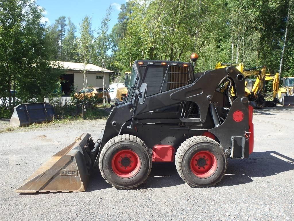 Bobcat S 300 滑移装载机