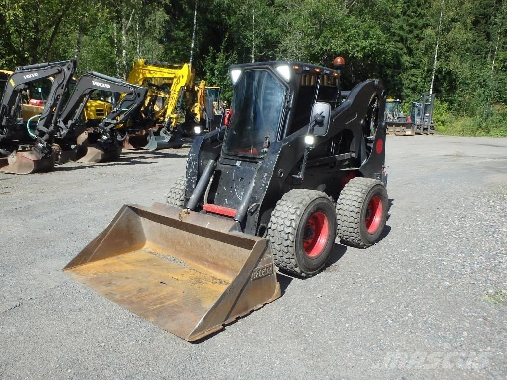 Bobcat S 300 滑移装载机