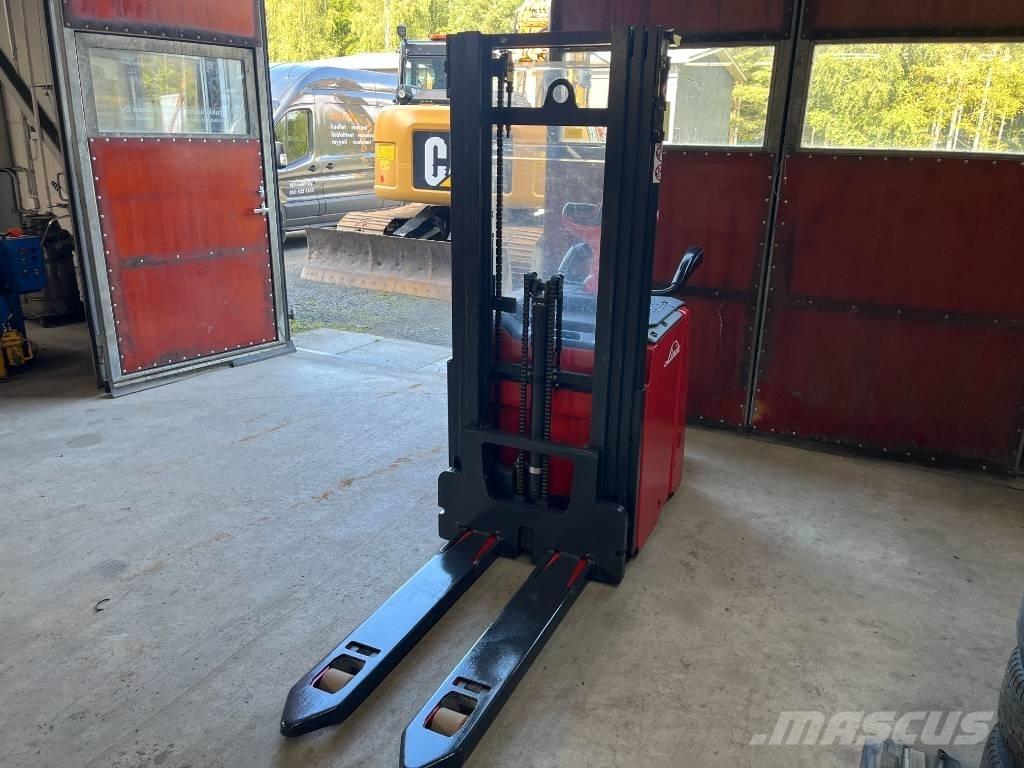 Linde D 14 AP 行走式堆垛机