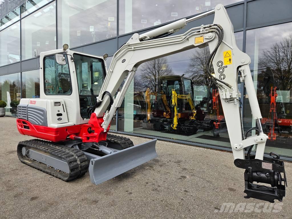 Takeuchi TB 235 小型挖掘机