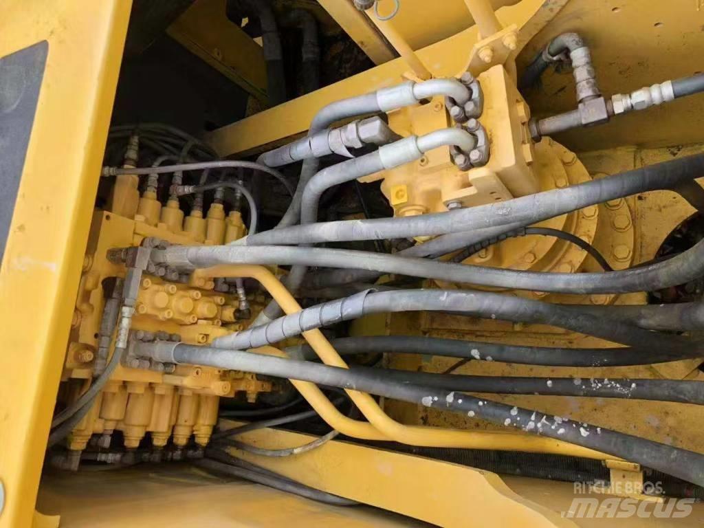 Komatsu 200-7 履带挖掘机