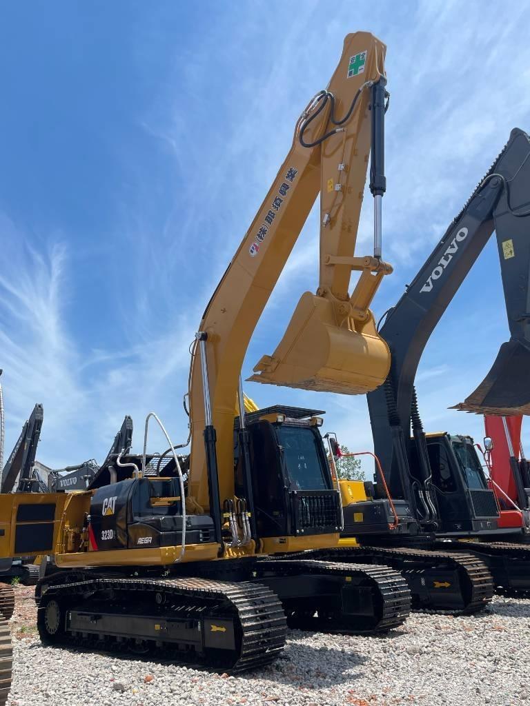 CAT 323 履带挖掘机