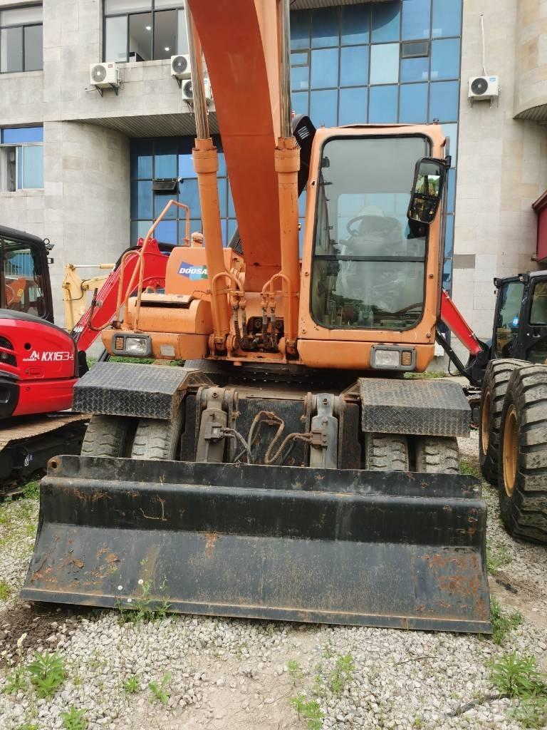 Doosan DH 210 W-7 轮式挖掘机