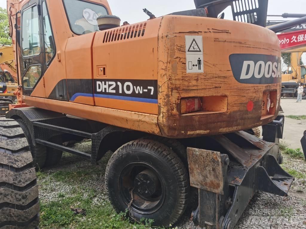 Doosan DH 210 W-7 轮式挖掘机