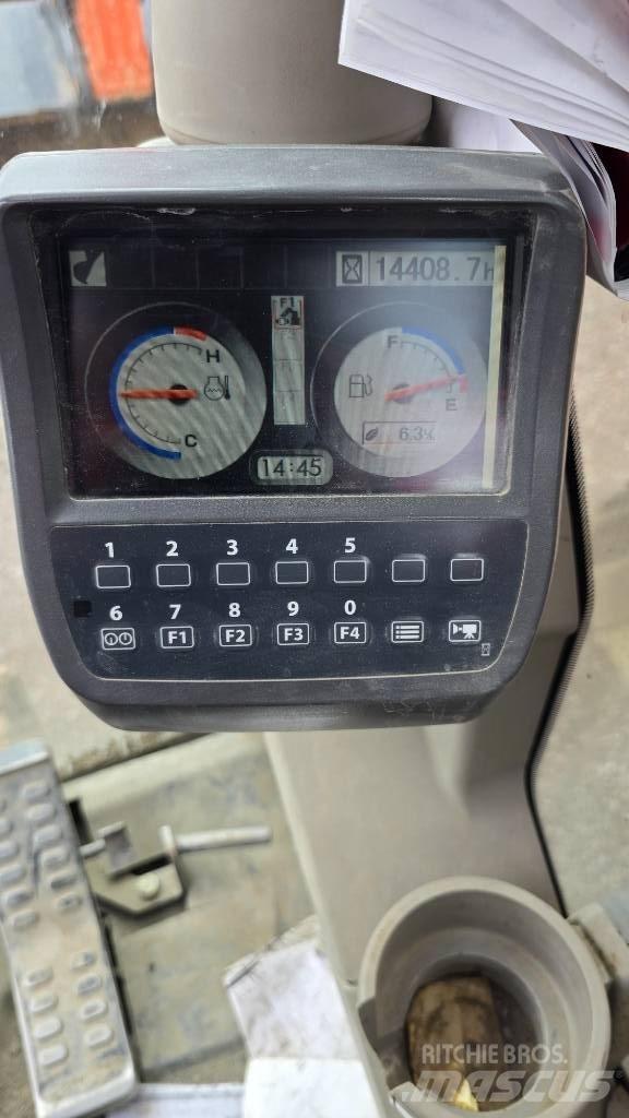 Hitachi ZX225USRLC-3 履带挖掘机