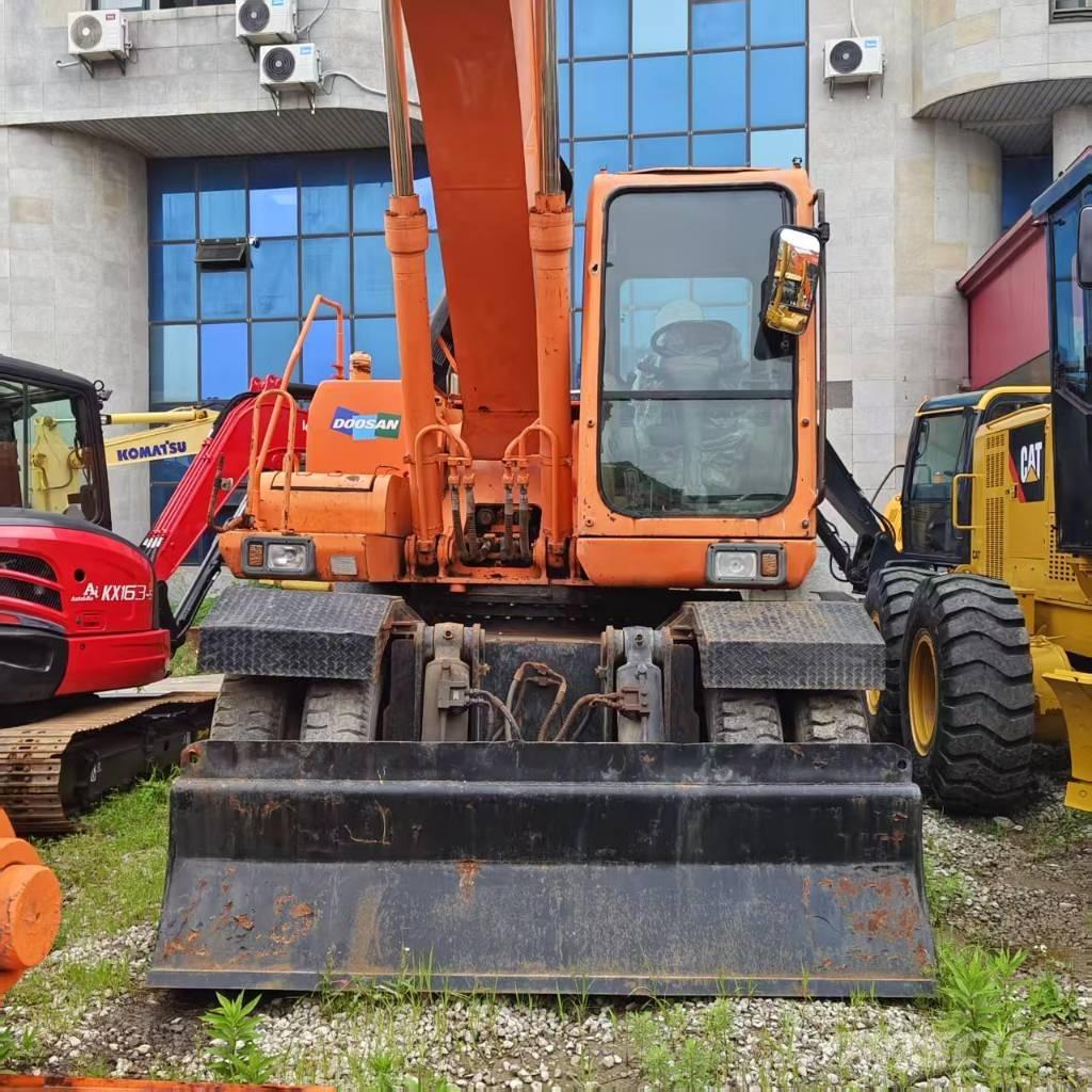 Doosan DH 210 W-7 轮式挖掘机