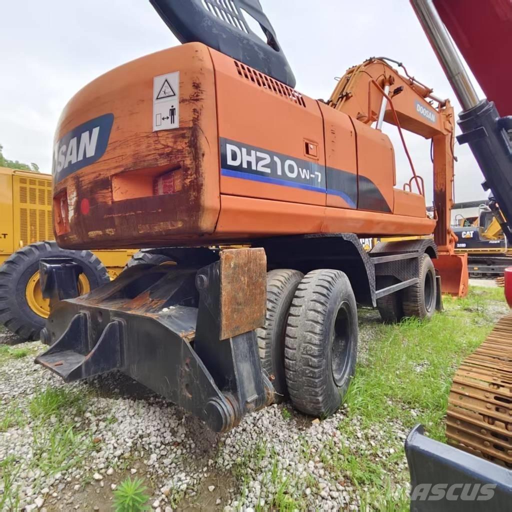 Doosan DH 210 W-7 轮式挖掘机
