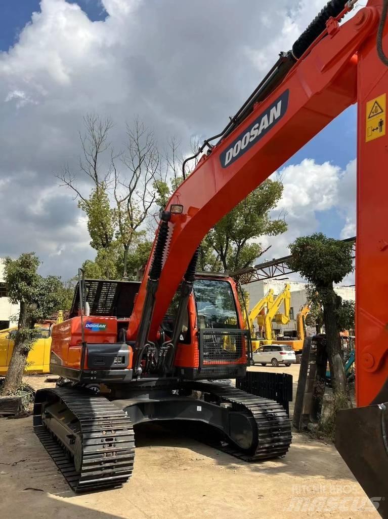 Doosan DX 225 LC-9c 小型挖掘机