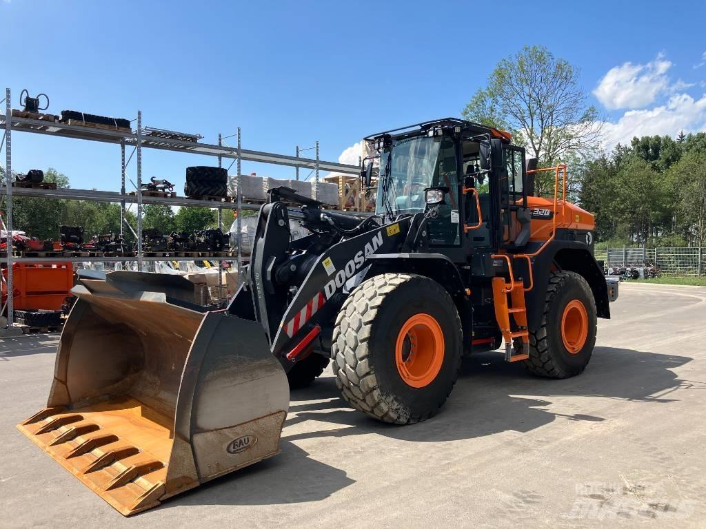 Doosan DL 320-7 轮式装载机