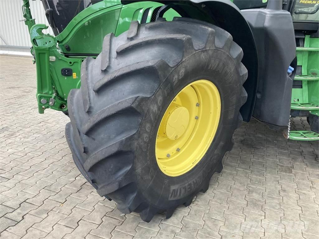John Deere 6215R 拖拉机/农用车