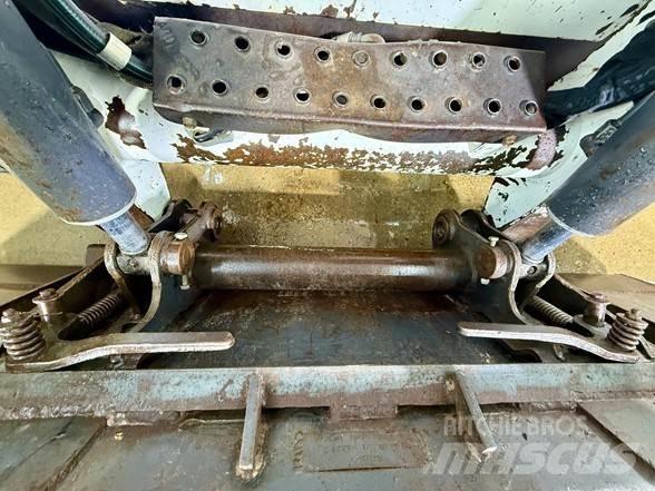 Bobcat T300 滑移装载机